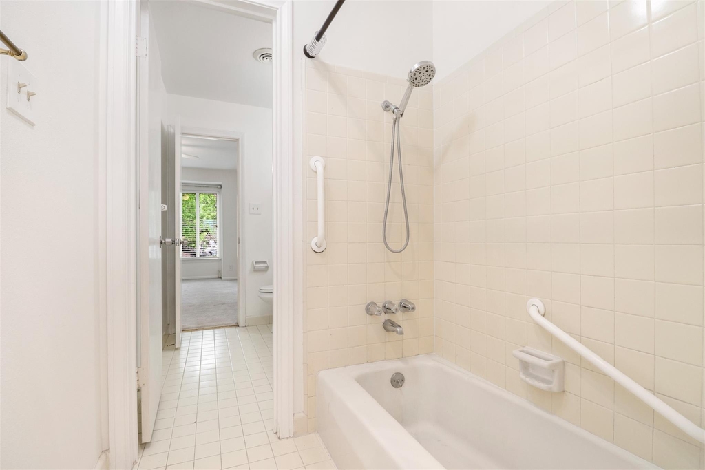 6332 Chevy Chase Drive - Photo 12