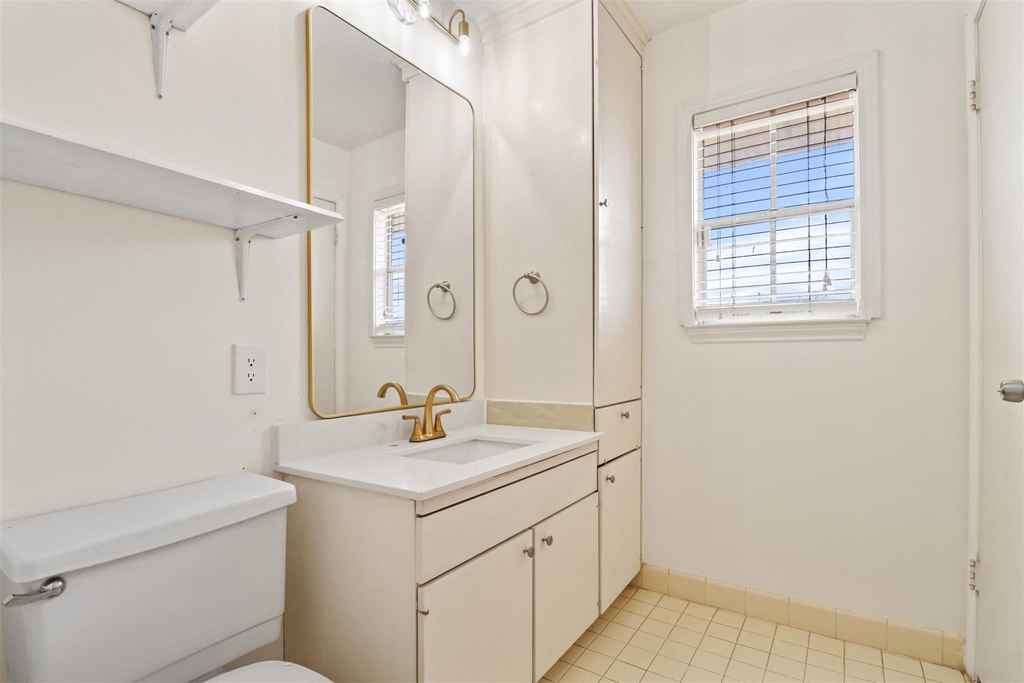 6332 Chevy Chase Drive - Photo 14