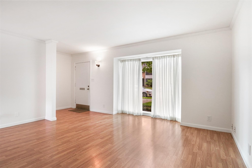 6332 Chevy Chase Drive - Photo 3