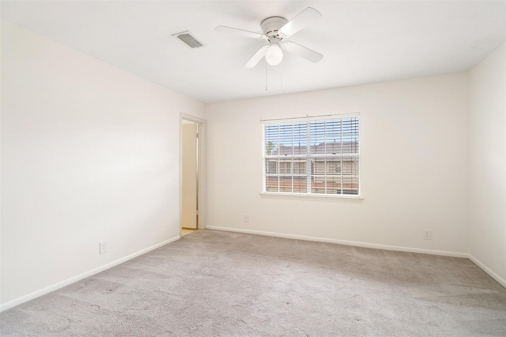 6332 Chevy Chase Drive - Photo 15