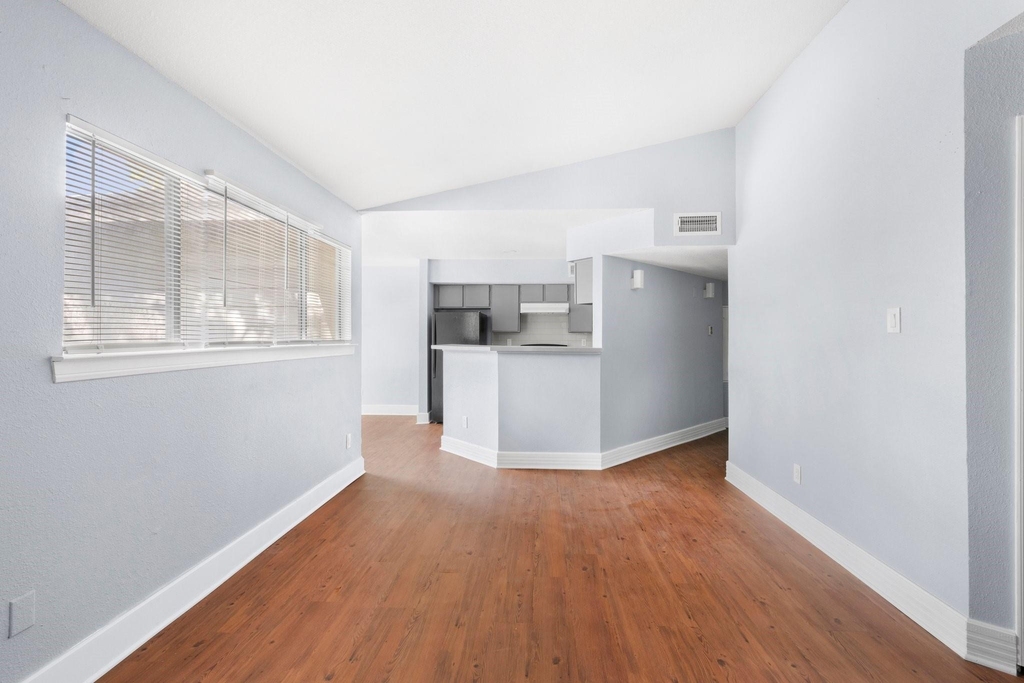 7200 W T C Jester Boulevard W - Photo 5
