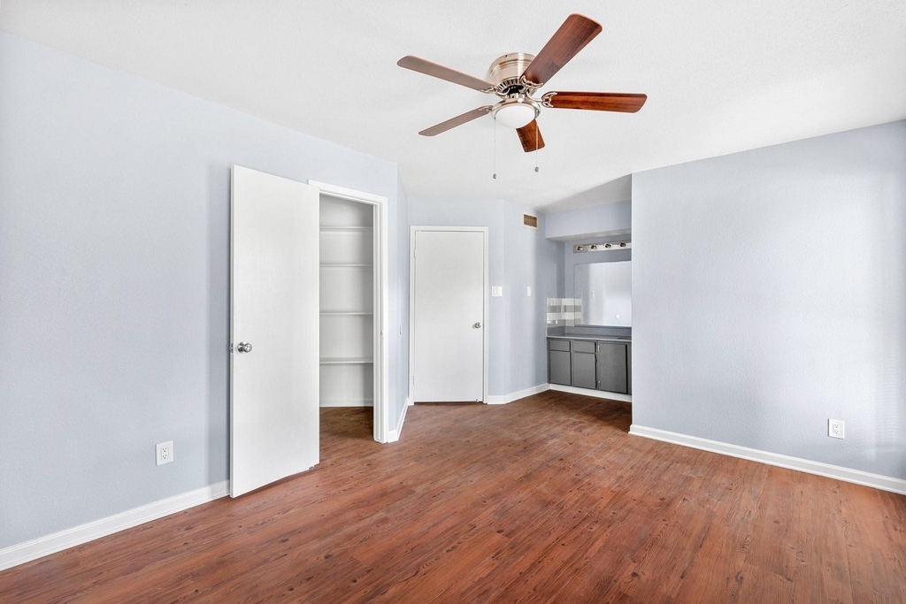 7200 W T C Jester Boulevard W - Photo 18