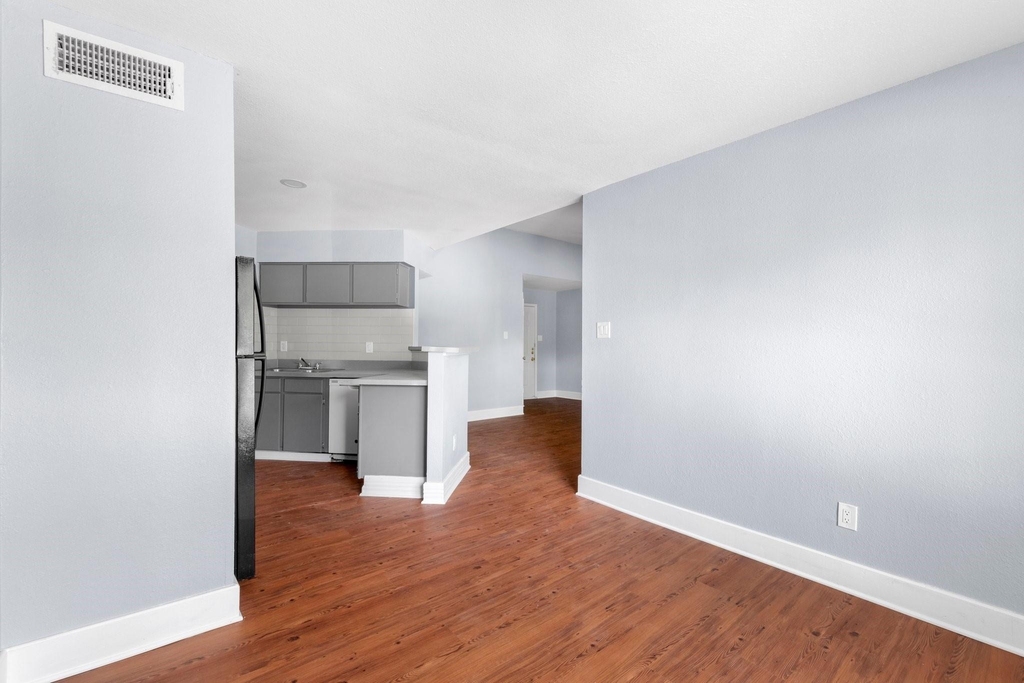 7200 W T C Jester Boulevard W - Photo 14