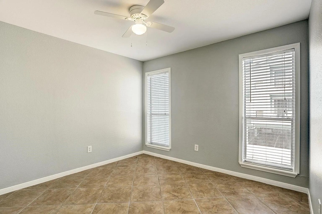 18617 Egret Bay Boulevard - Photo 10