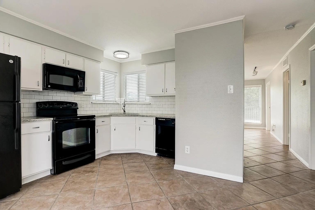 18617 Egret Bay Boulevard - Photo 5