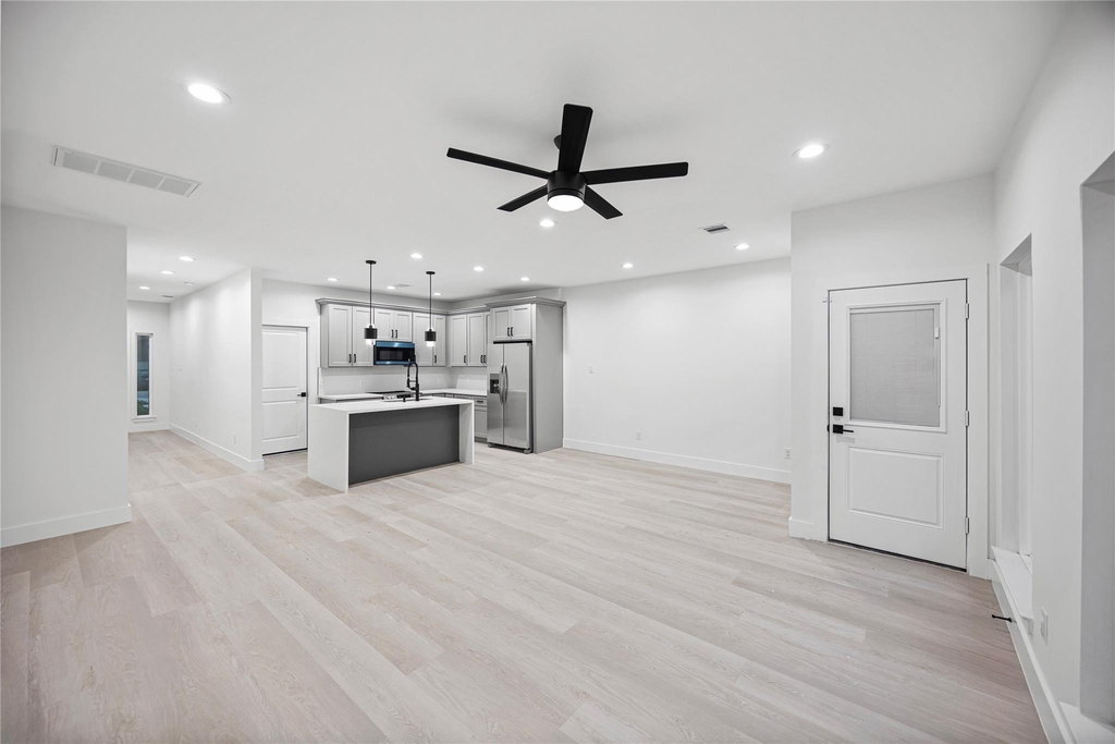 8218 Lawler Street - Photo 10