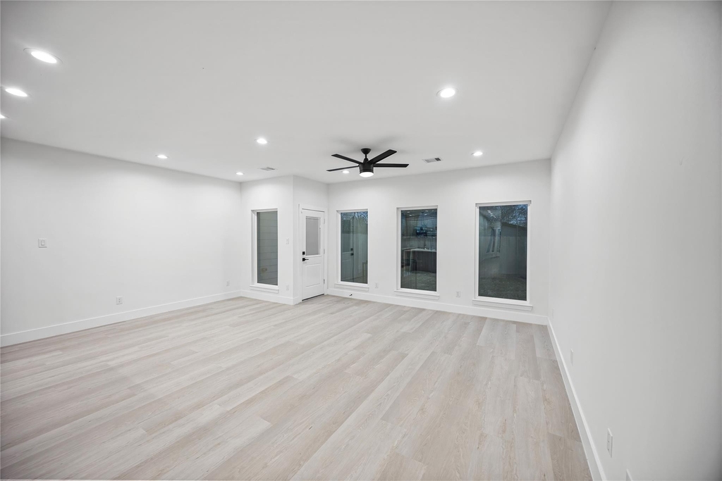 8218 Lawler Street - Photo 11
