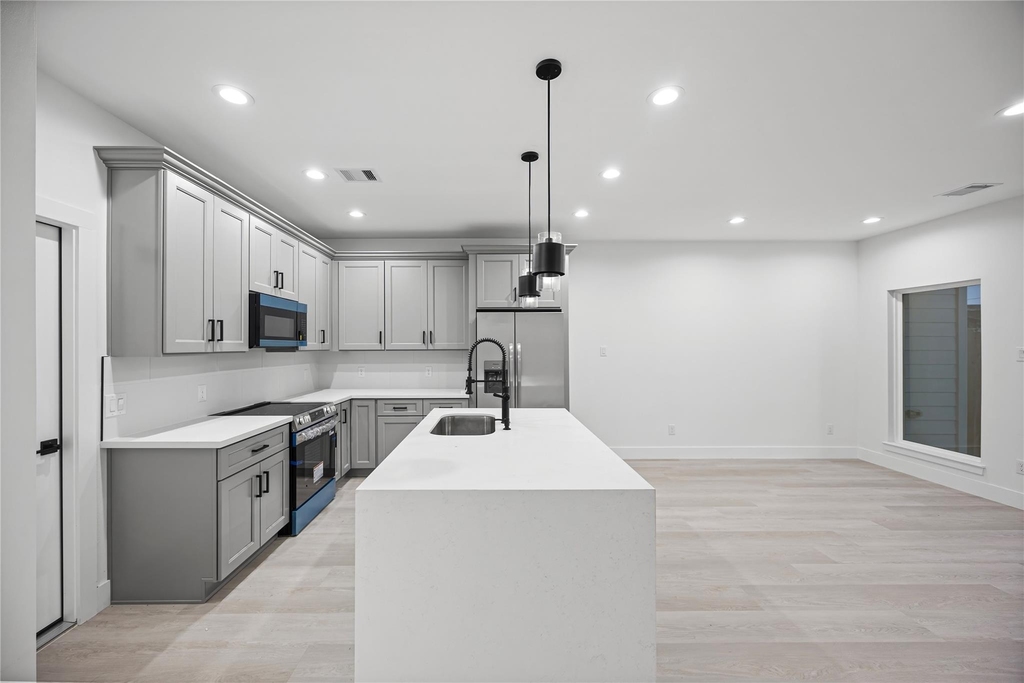 8218 Lawler Street - Photo 7