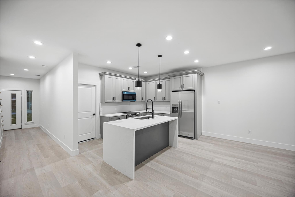 8218 Lawler Street - Photo 6