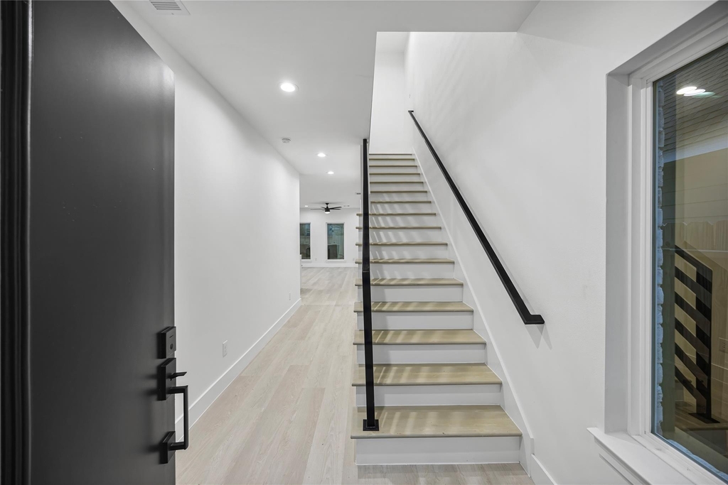 8218 Lawler Street - Photo 4