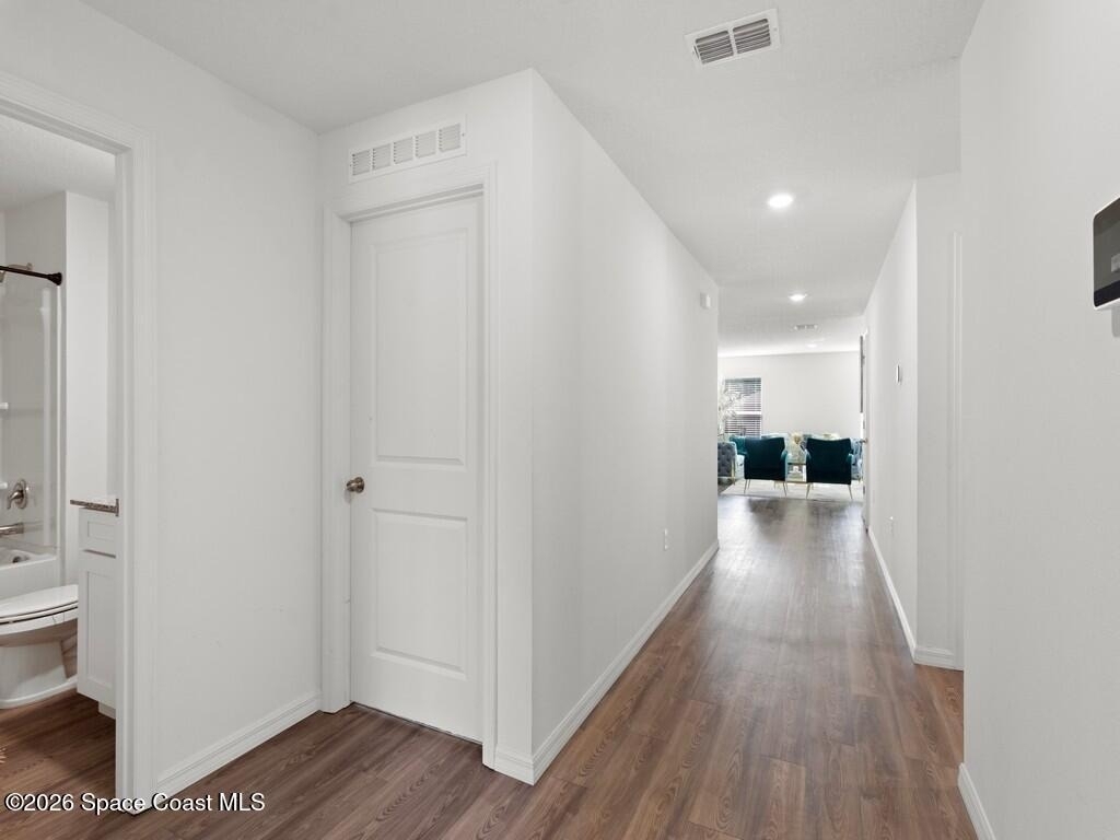 496 Vanguard Street Se - Photo 2