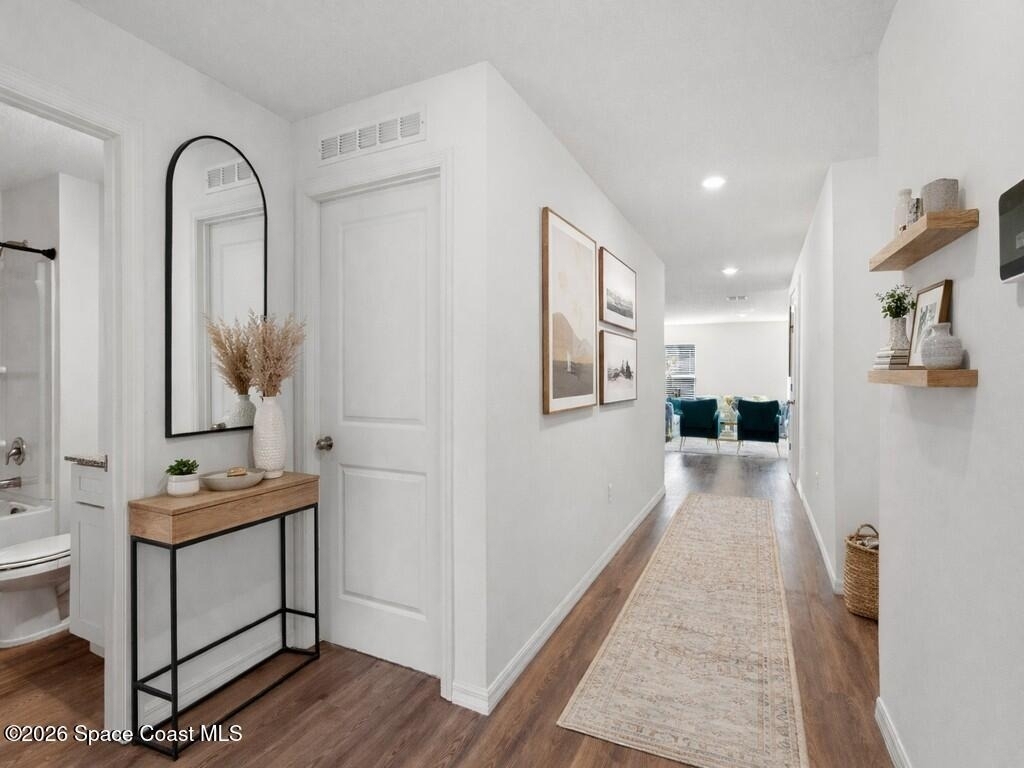 496 Vanguard Street Se - Photo 3