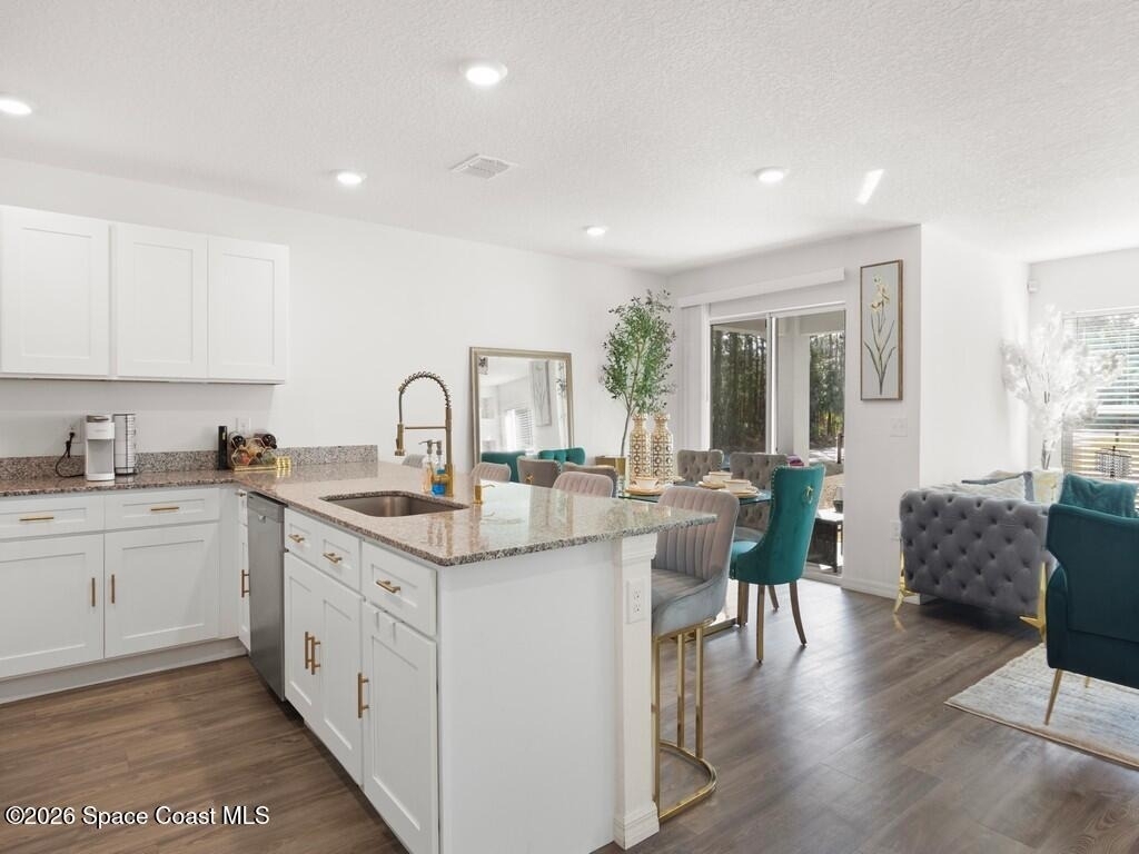 496 Vanguard Street Se - Photo 6