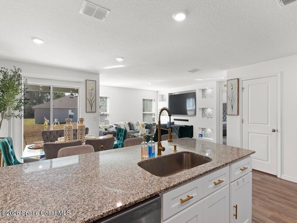 496 Vanguard Street Se - Photo 13