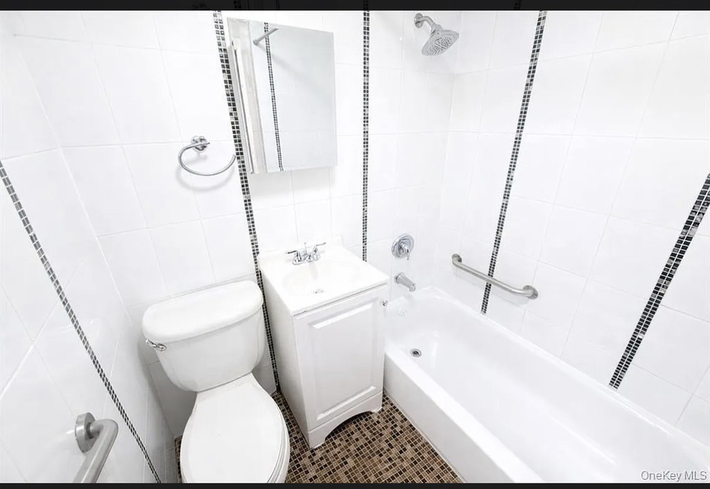 East 94th Street - Photo 8