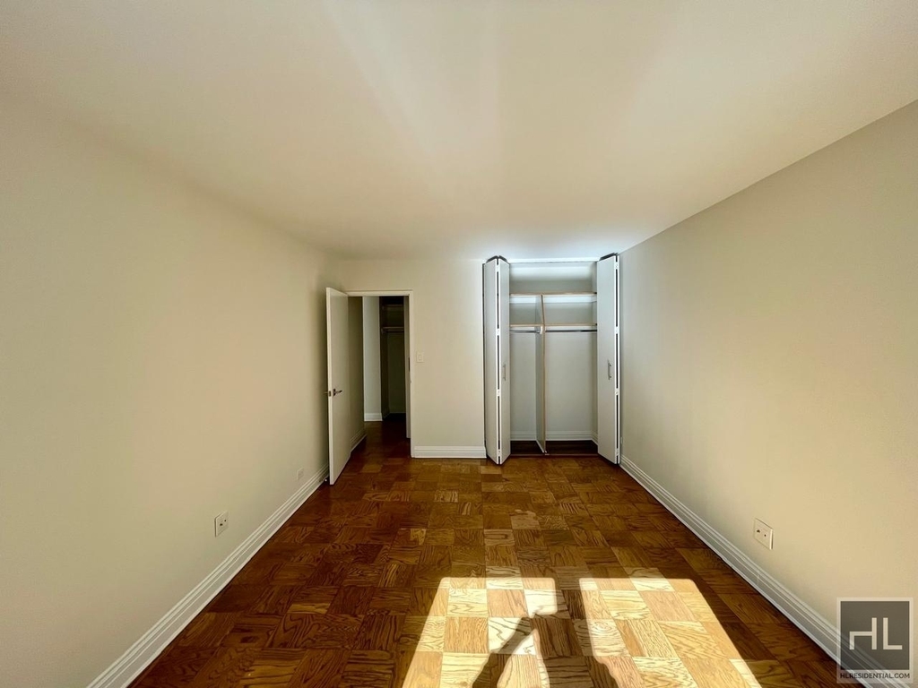 East 71st Street - Photo 4
