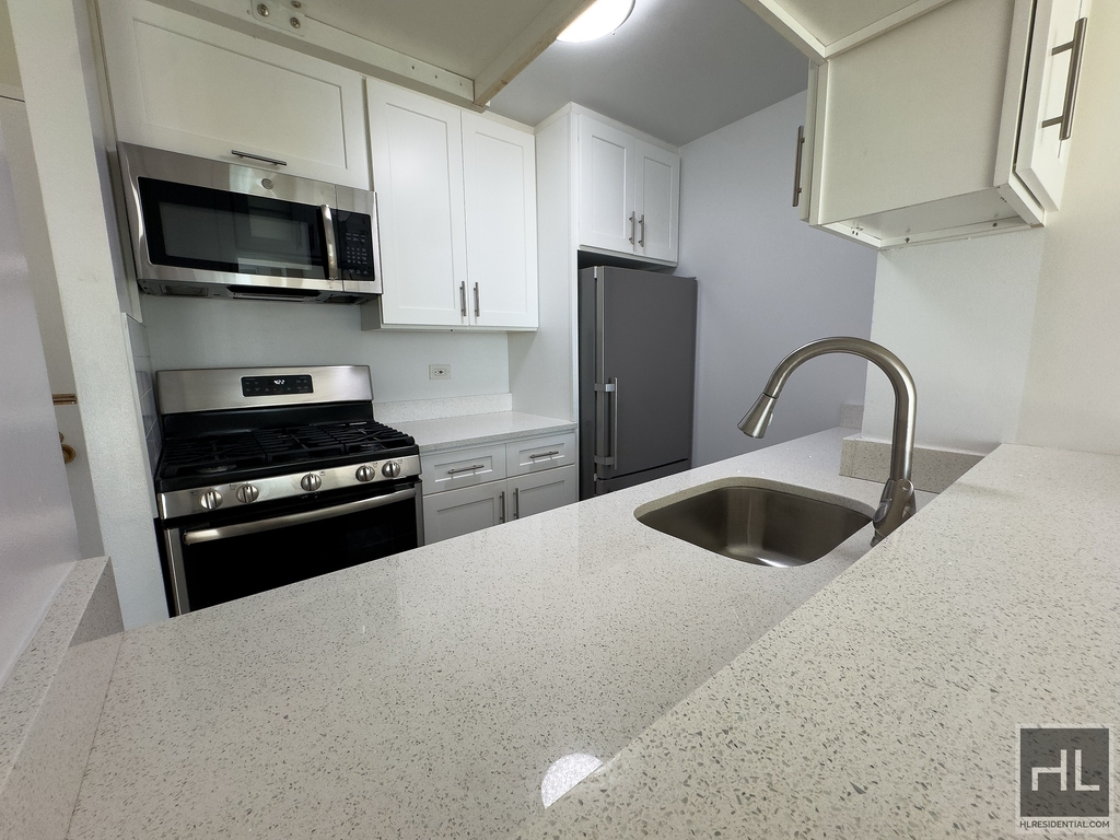 East 71st Street - Photo 6