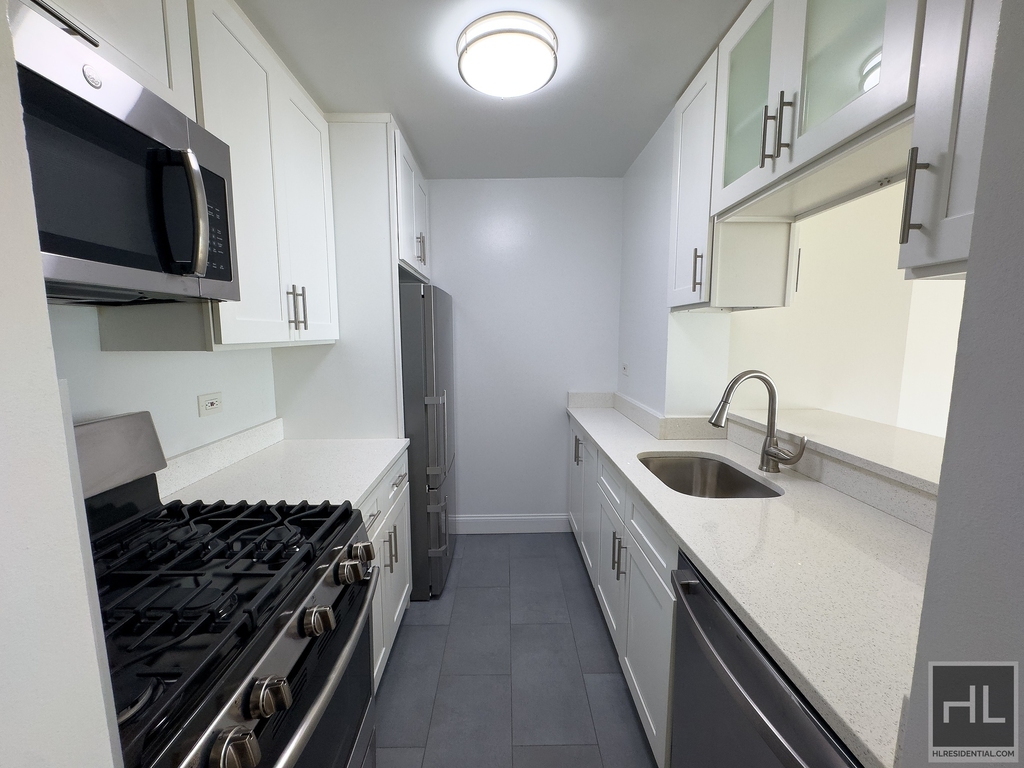 East 71st Street - Photo 5