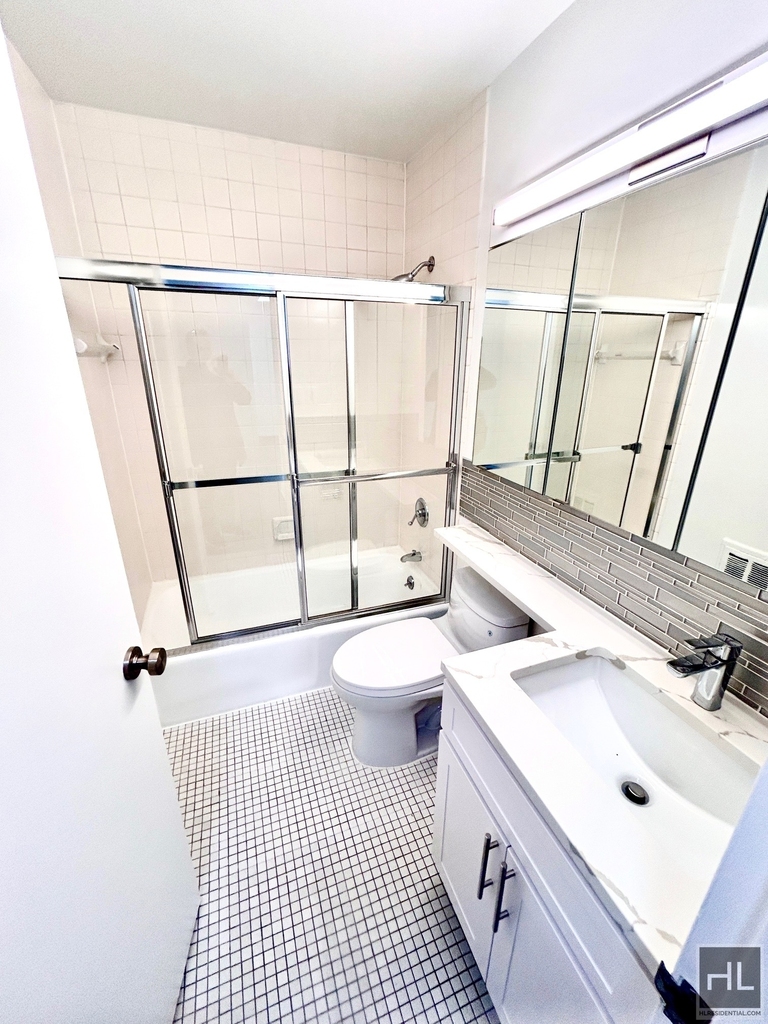 East 71st Street - Photo 7