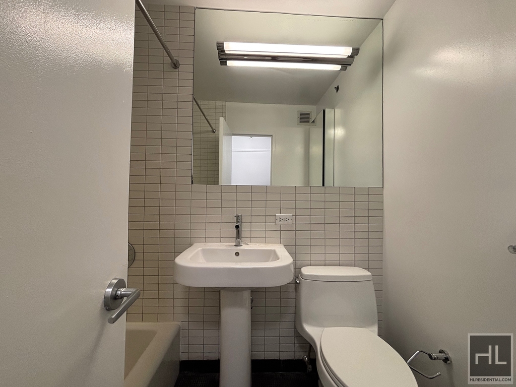 East 39th Street - Photo 5