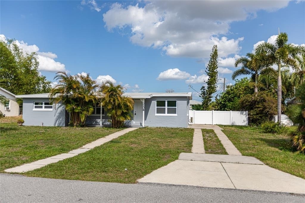 3208 Pinetree Street - Photo 0