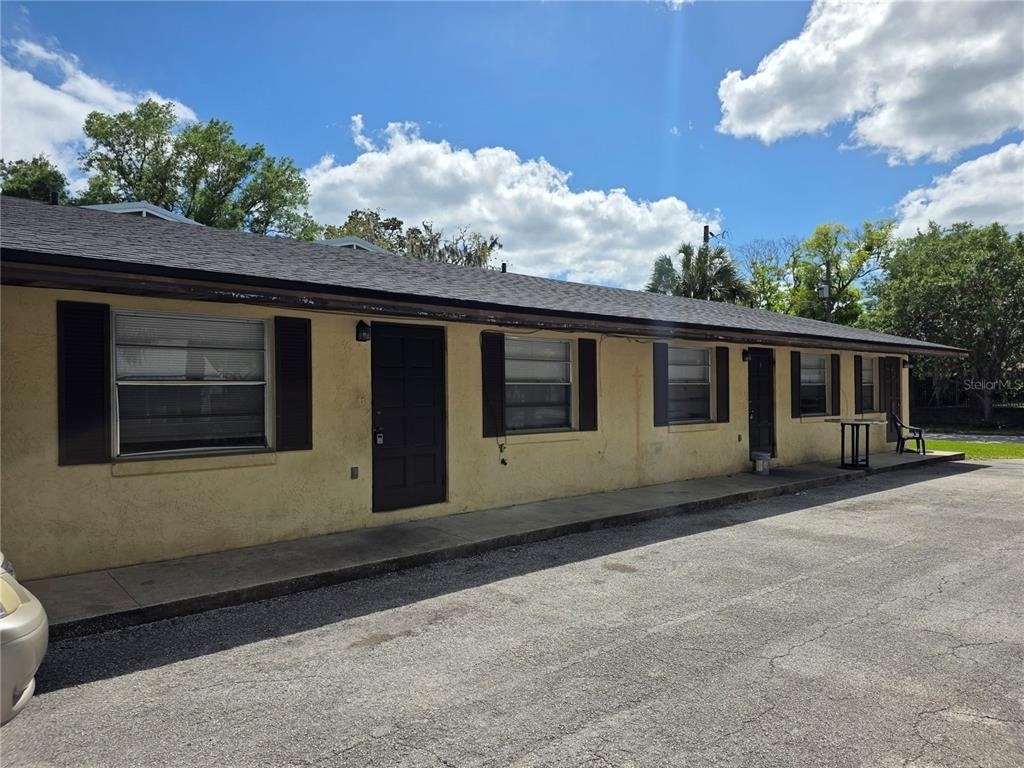 830 N Clake Street - Photo 0