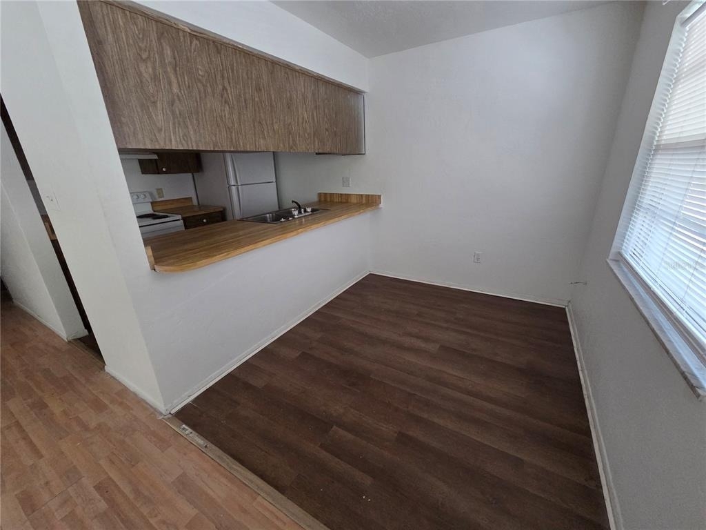 830 N Clake Street - Photo 4