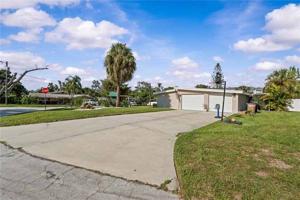 327 Sunny Lane - Photo 34