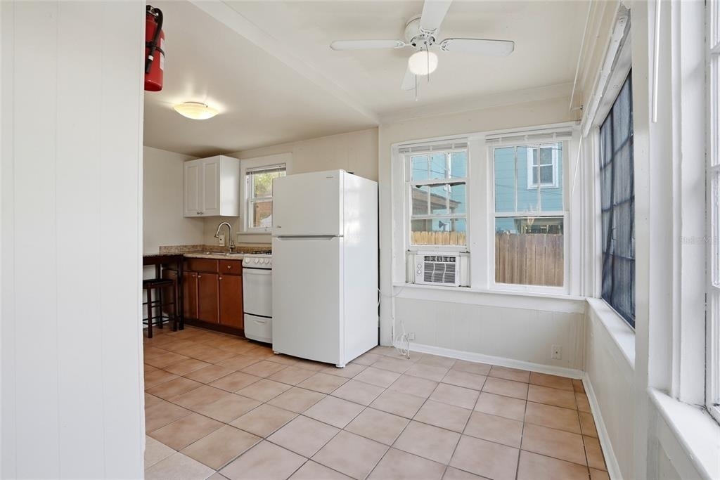 725 8th Street N - Photo 4