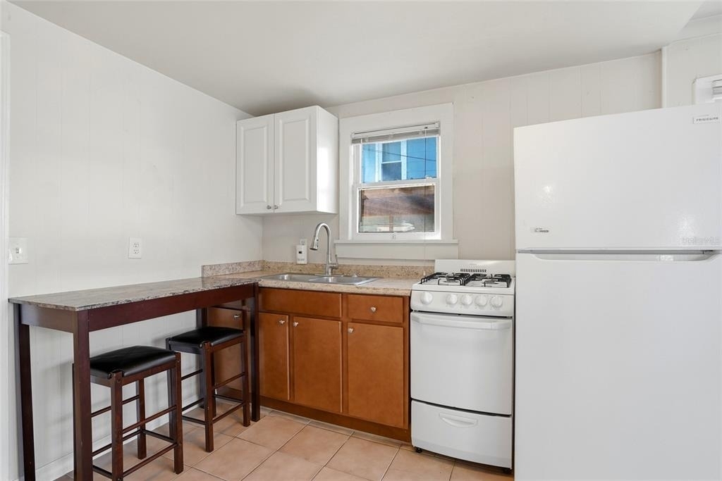 725 8th Street N - Photo 3