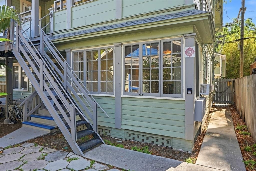 725 8th Street N - Photo 0