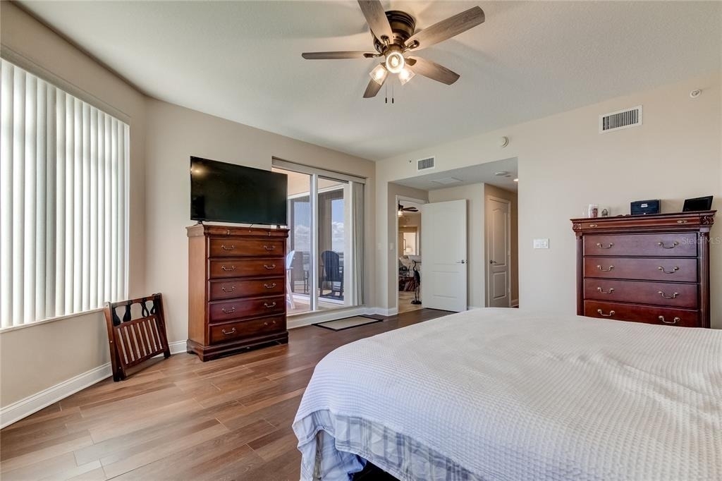521 Mandalay Avenue - Photo 7