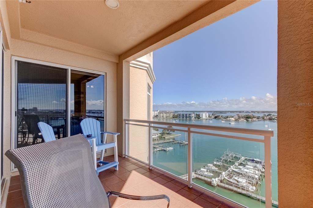 521 Mandalay Avenue - Photo 18
