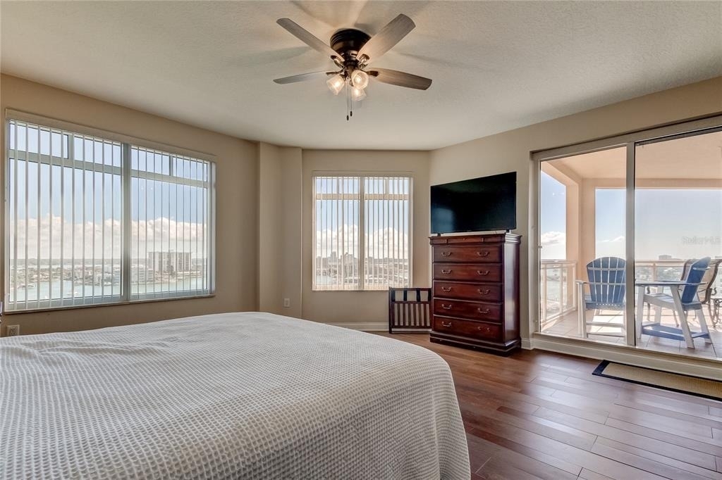 521 Mandalay Avenue - Photo 1
