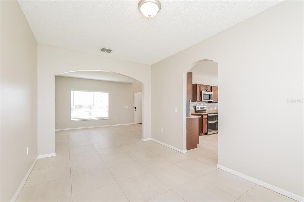 133 Carlisle Court - Photo 2