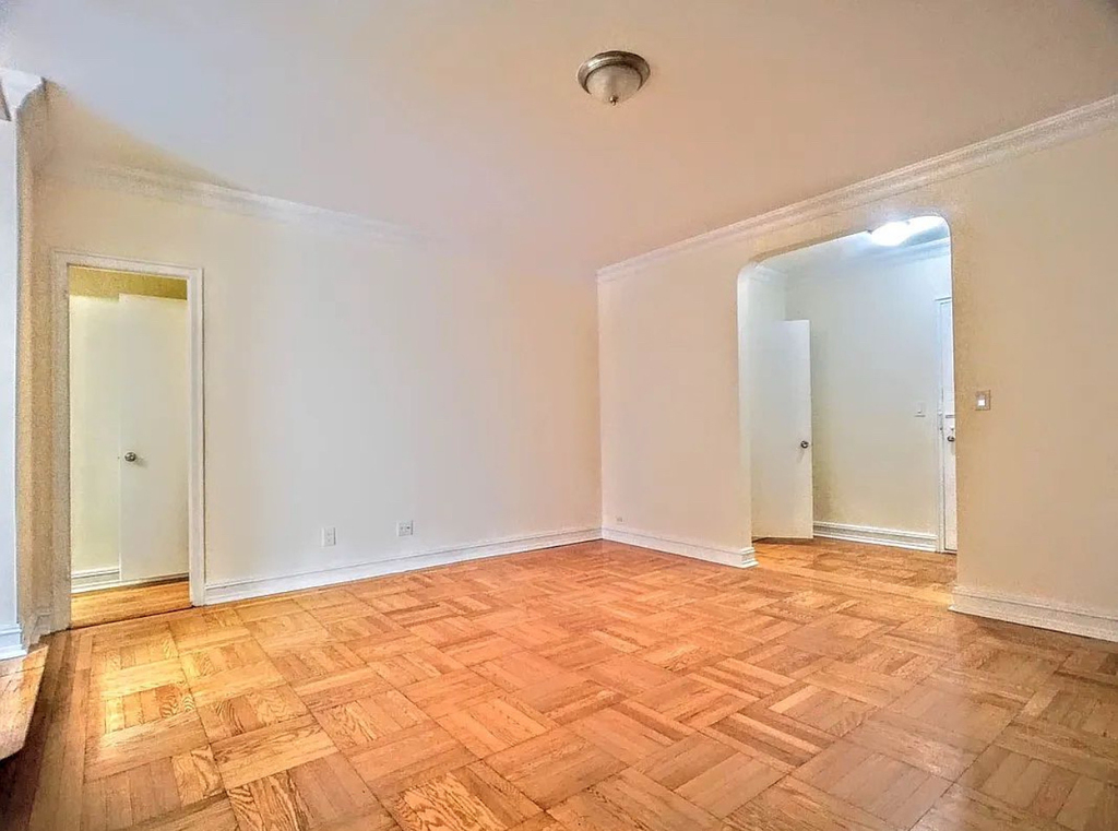 East 46th Street - Photo 1