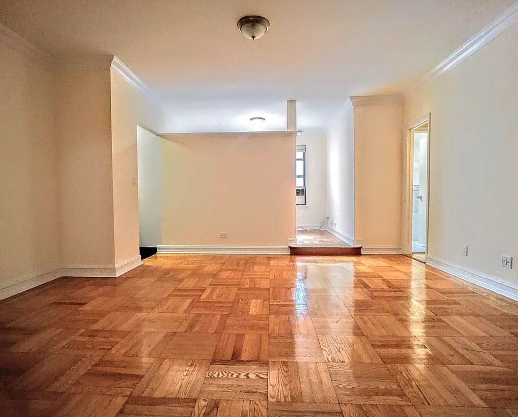 East 46th Street - Photo 0