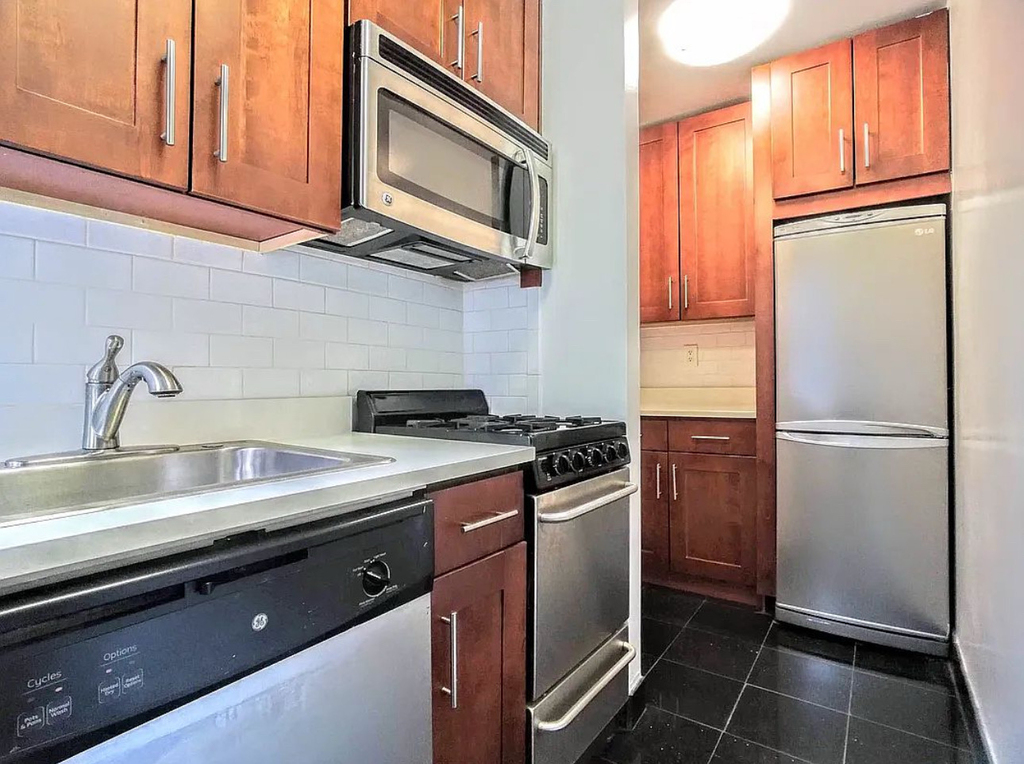 East 46th Street - Photo 2
