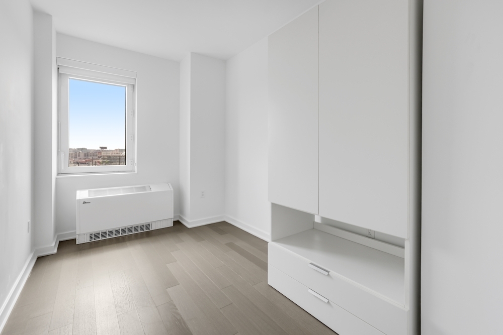 29-22 Northern Blvd - Photo 2