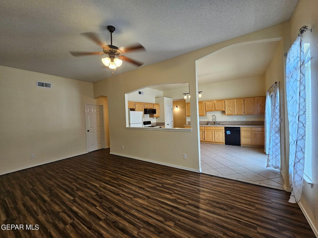 10909 Northview Drive - Photo 3