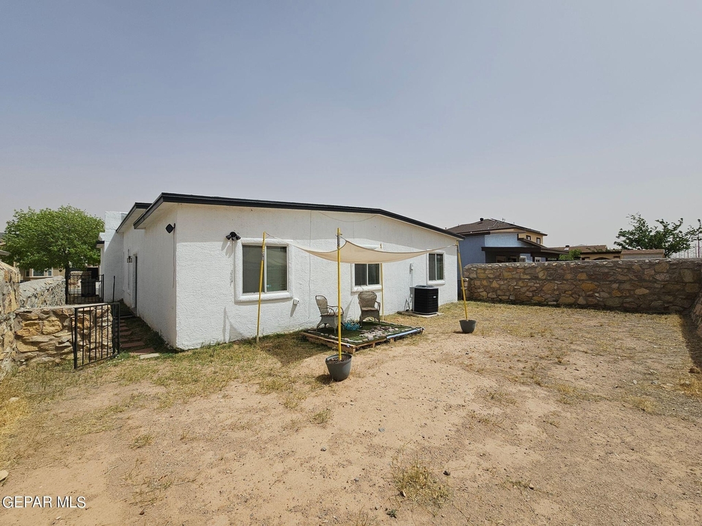 10909 Northview Drive - Photo 17