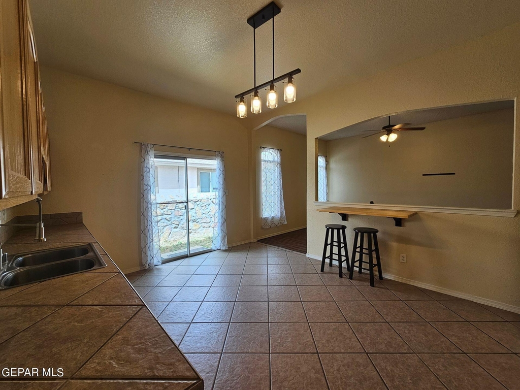 10909 Northview Drive - Photo 2