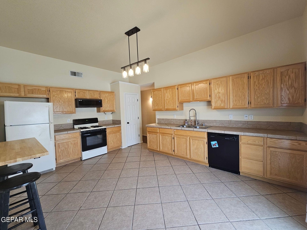 10909 Northview Drive - Photo 1