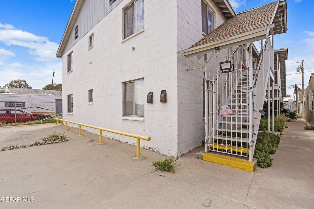 4006 Laredo Avenue - Photo 1
