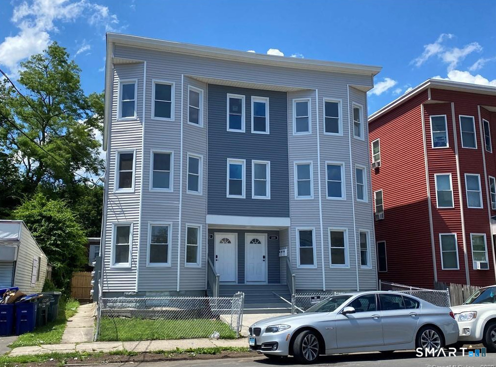 220 Maplewood Avenue - Photo 0