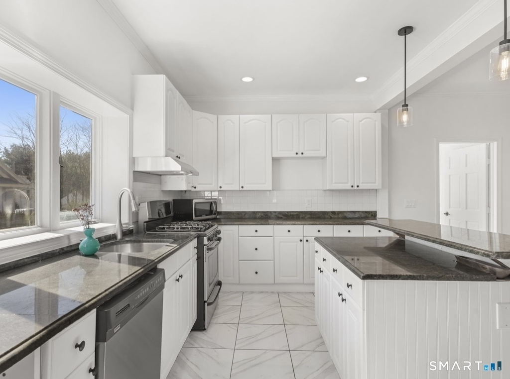 709 Tunxis Hill Road - Photo 2