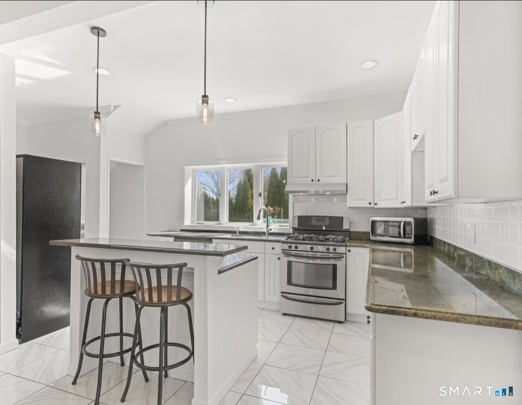 709 Tunxis Hill Road - Photo 3