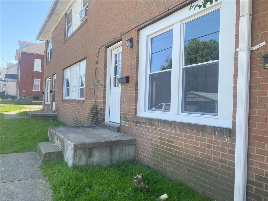 201 Irving Ave. - Photo 0