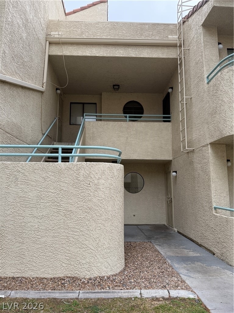 930 N Sloan Lane - Photo 0