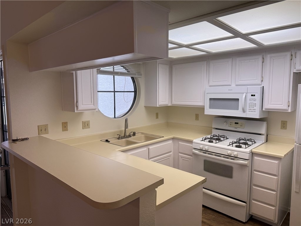 930 N Sloan Lane - Photo 2
